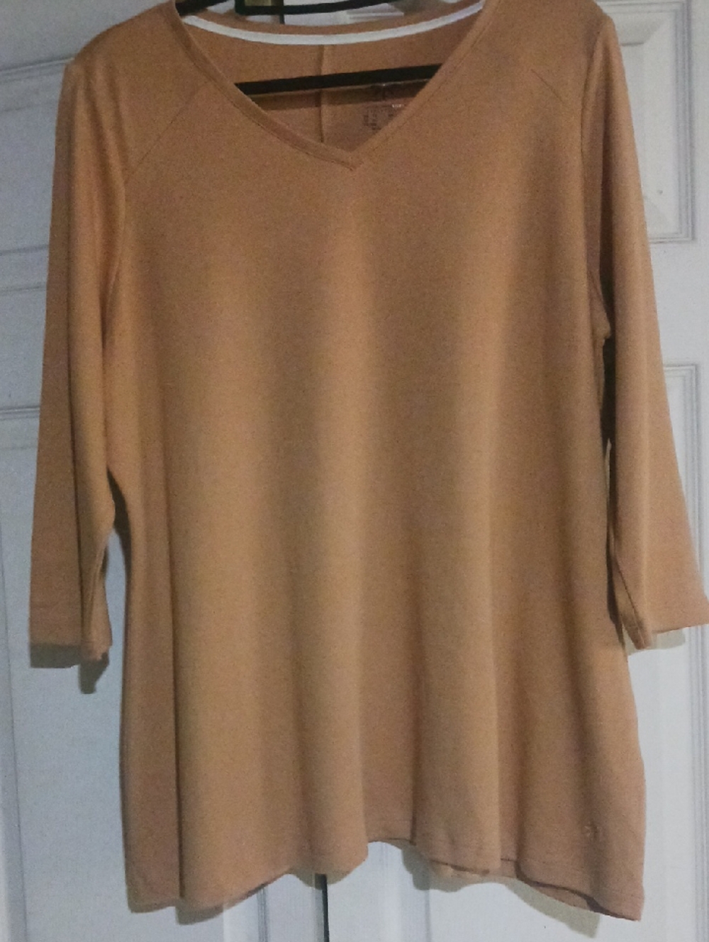 Isaac Mizrahi V-Neck 3/4 Sleeve Tunic Top in Camel